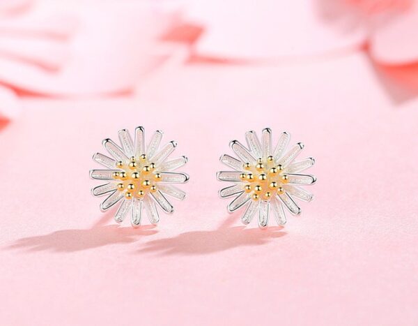 Silver Daisy Earrings